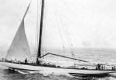 908-Shamrock III with broken Gaff. July 1903.
