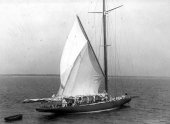 210-Shamrock IV at sea. 1920.