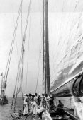 187-Hoist the topsail, Shamrock IV. 1920.