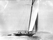 193-Shamrock IV at sea. 1920.