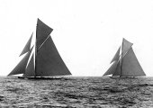 272-Shamrock II (left) and Columbia. 1901.