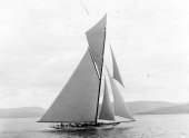 711-Shamrock III in a light breeze under full sail on the Clyde. May 1903.
