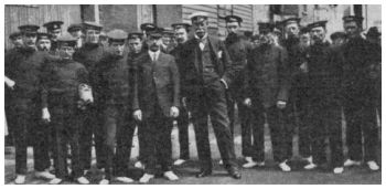 Crew of SHAMROCK IV at Gosport in 1914.